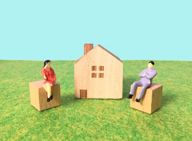 離婚後ローンを抱えてどちらかが自宅に住み続けるリスクとは？